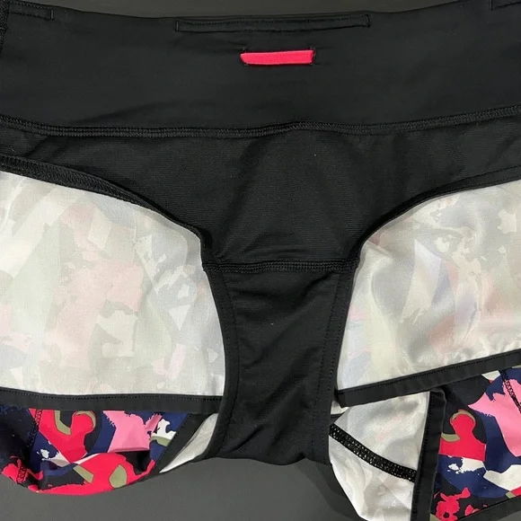 Lululemon Speed Up Shorts - Picture 4 of 4